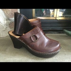 BORN LEATHER CLOGS!